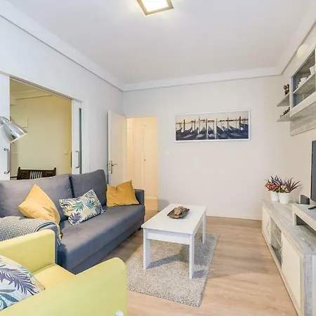 Zurriola - Beachside Comfort *