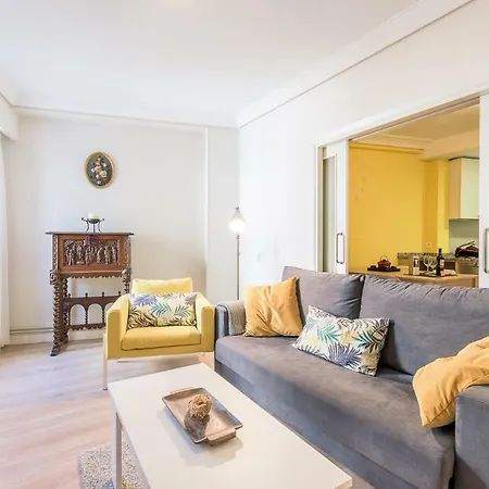 Apartment Zurriola - Beachside Comfort *