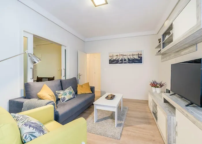 Zurriola - Beachside Comfort *